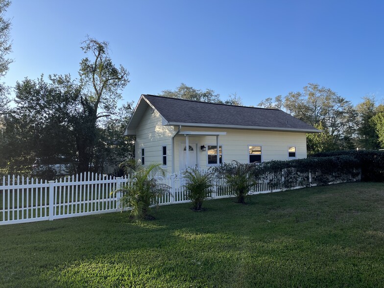 Building Photo - 2020 Lee Dr