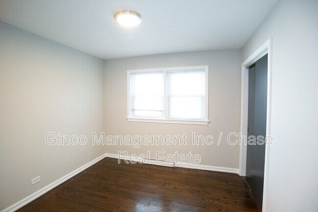 Building Photo - 8837 S Talman Ave