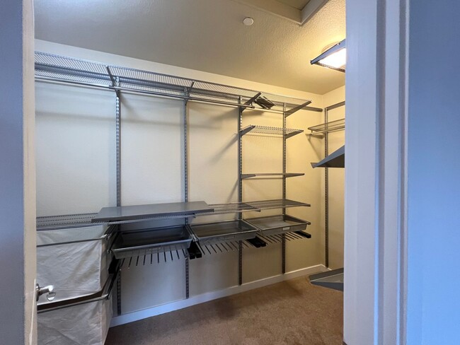 Building Photo - Beautiful 4 Bed, 2.5 Bath Home with Two Car Garage!