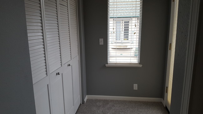 Building Photo - 4333 Hazel Ridge Ln