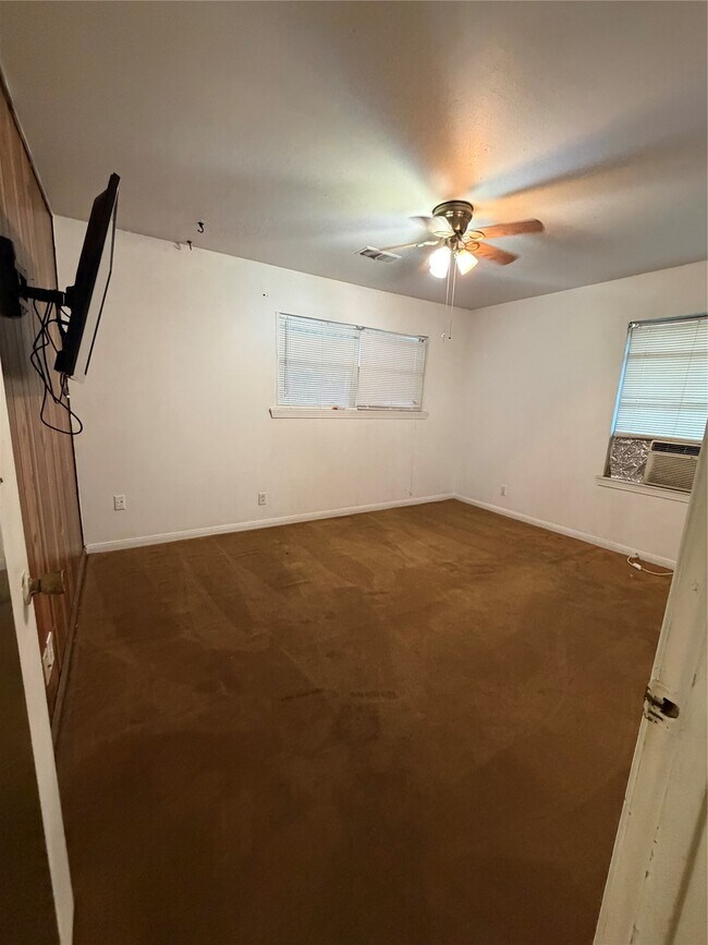 Building Photo - 8602 Glenlea St