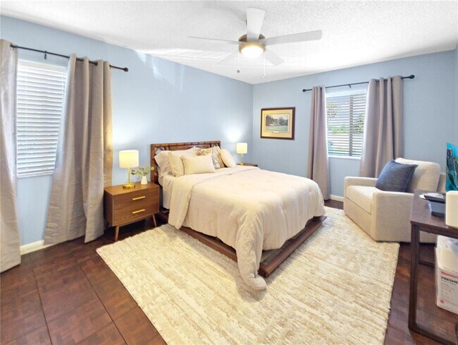 Building Photo - 553 Fairways Cir