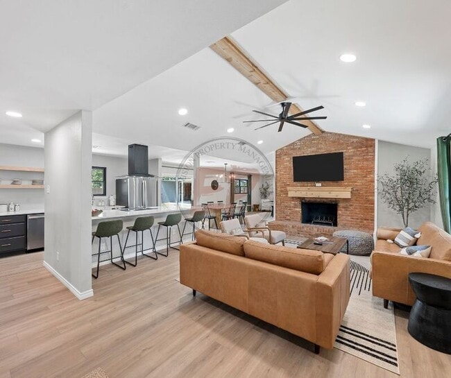 Building Photo - 1190 Greenwood Ln