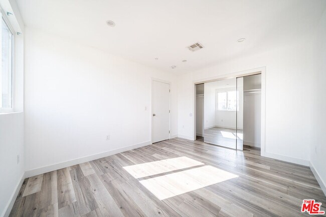 Building Photo - 5746 Elmer Ave