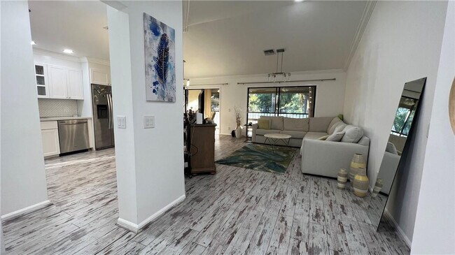 Building Photo - 5580 Coach House Cir
