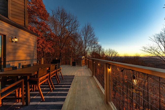 Building Photo - 585 Granny Lewis Ln