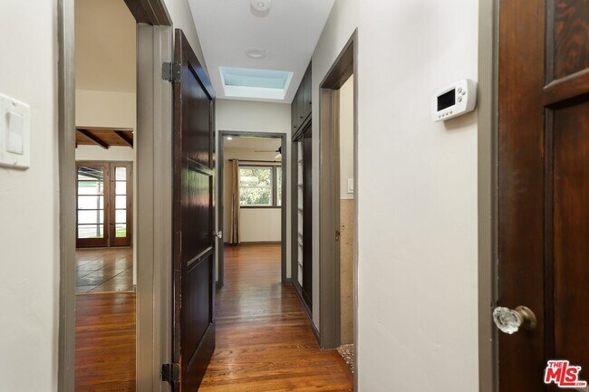 Building Photo - 2587 S Westgate Ave