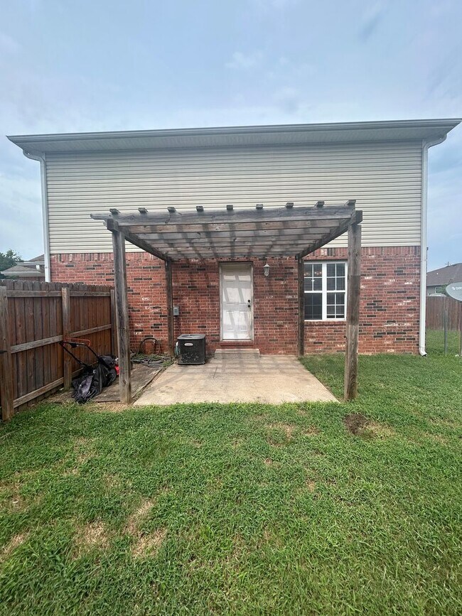 Building Photo - 2685 Ponchartrain St