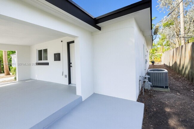 Building Photo - 3801 NE 16th Terrace