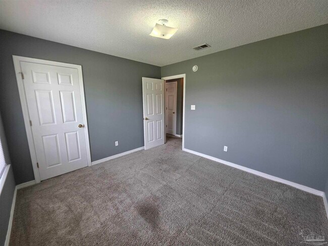 Building Photo - 6024 Yellow Rose Dr