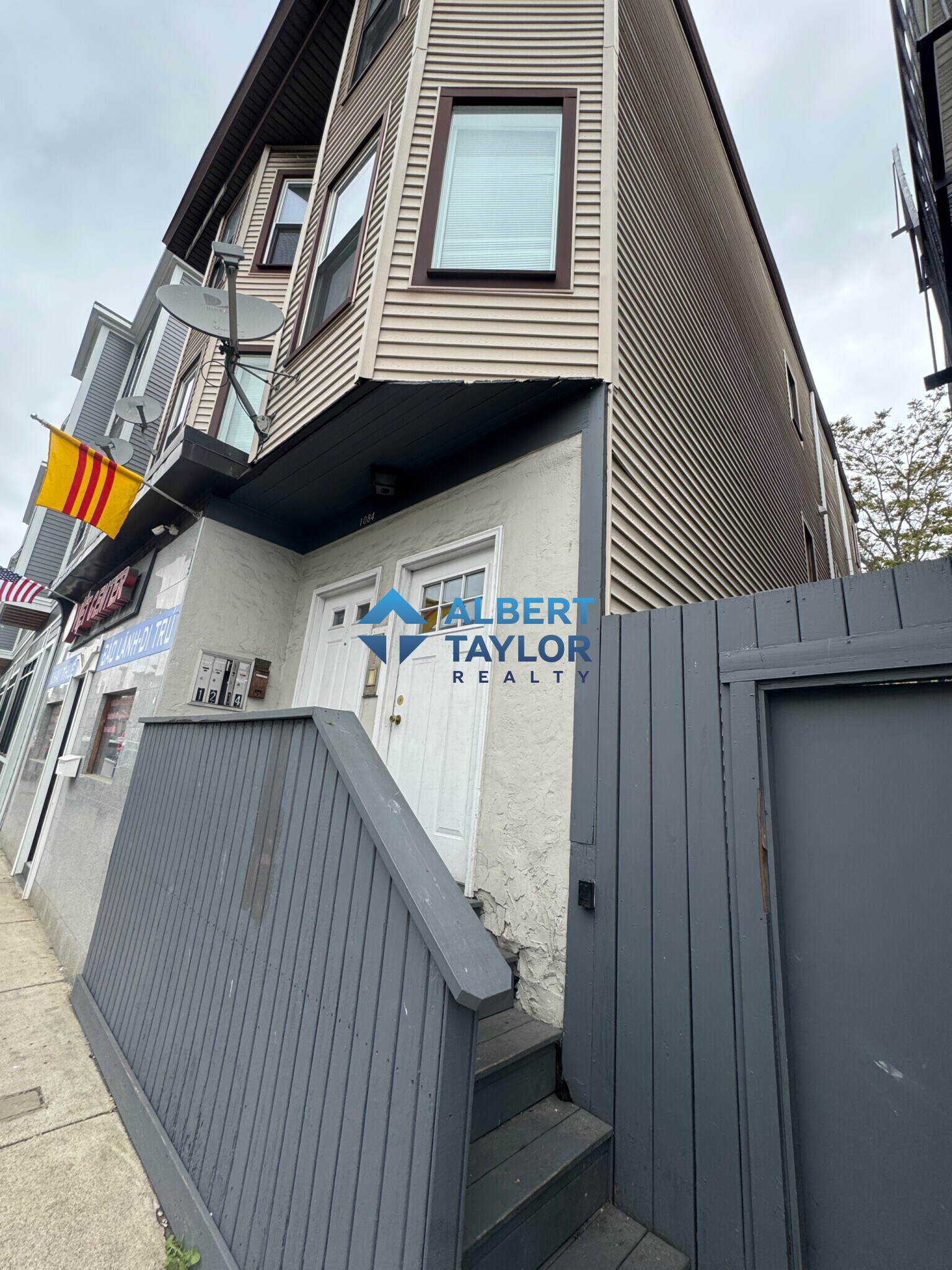 Building Photo - 1084 Dorchester Ave