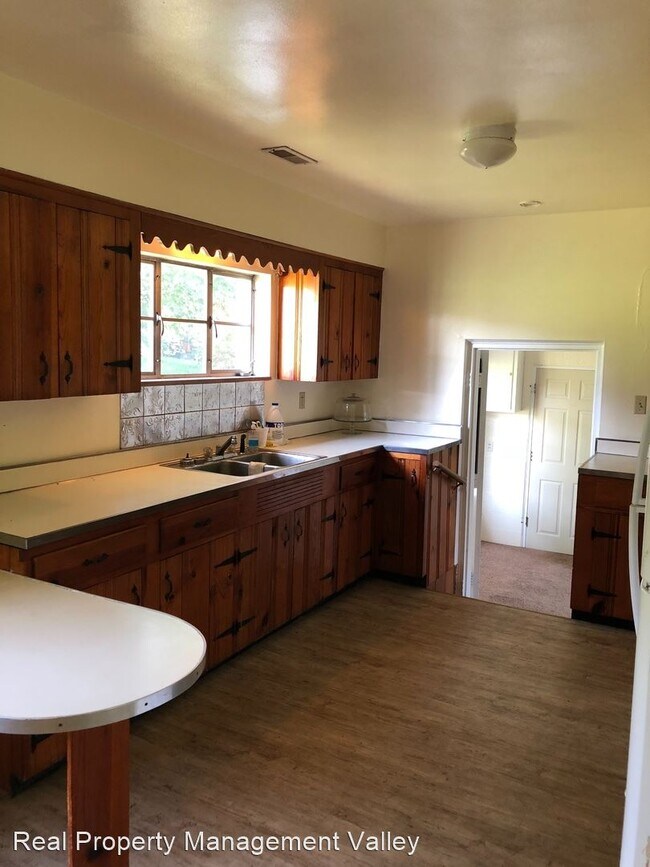 Building Photo - 2 br, 1 bath House - 8946 Teays Valley Road