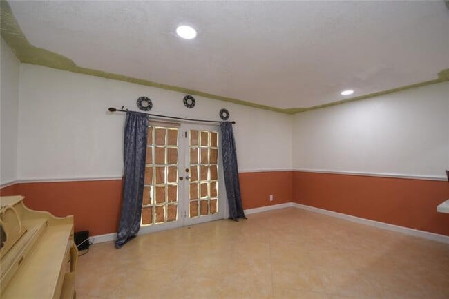 Building Photo - 5385 SW 8th Ct