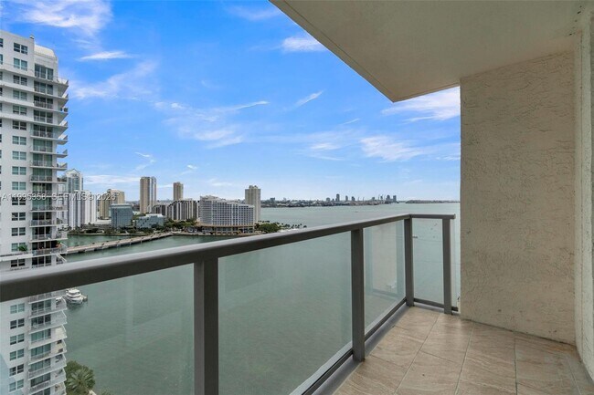 Building Photo - 1155 Brickell Bay Dr