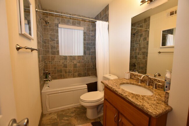Building Photo - Charming Highland Village Home with Guest ...