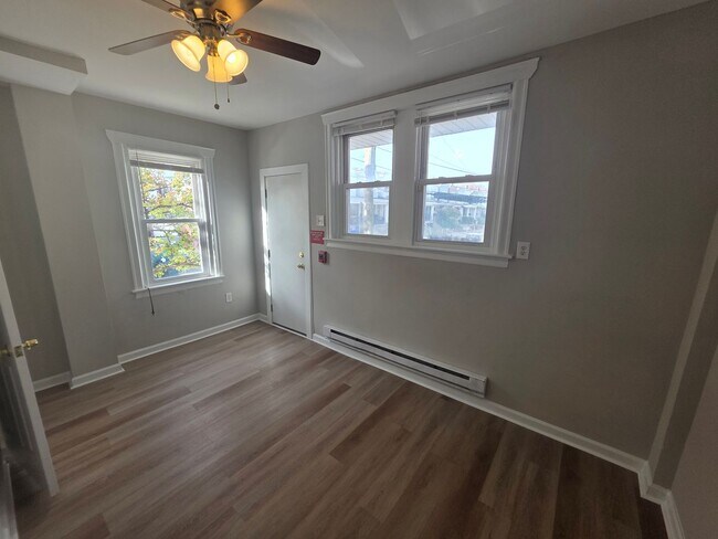 Building Photo - 151 W Grange Ave