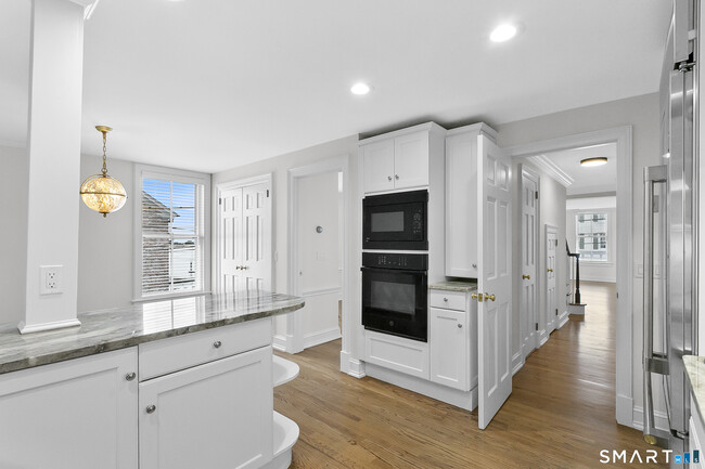 Building Photo - 249 Main St