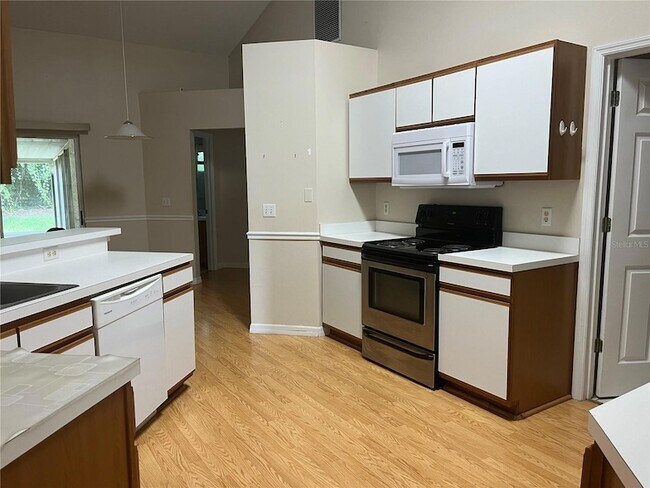 Building Photo - 127 Madrona Dr