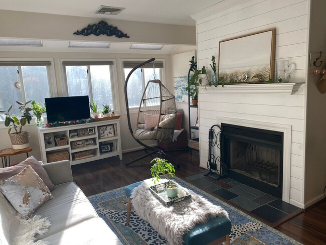 Building Photo - 1400 Hartford Tpke