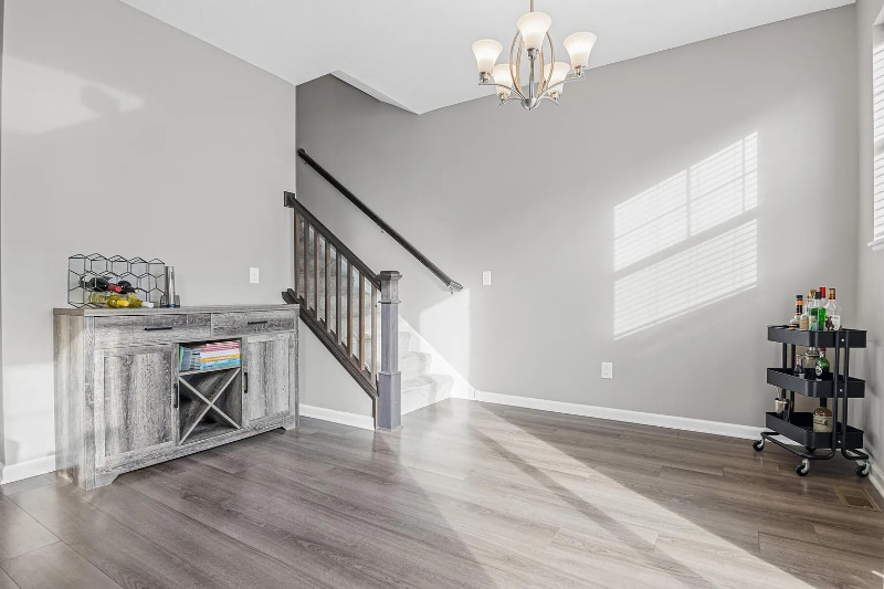 Building Photo - 801 Roselyn Dr