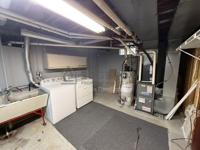 Building Photo - 844 Reynard St SE