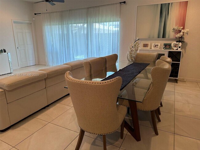 Building Photo - 210 SW 4th St