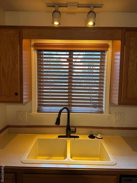 Building Photo - 6939 Alma Ct