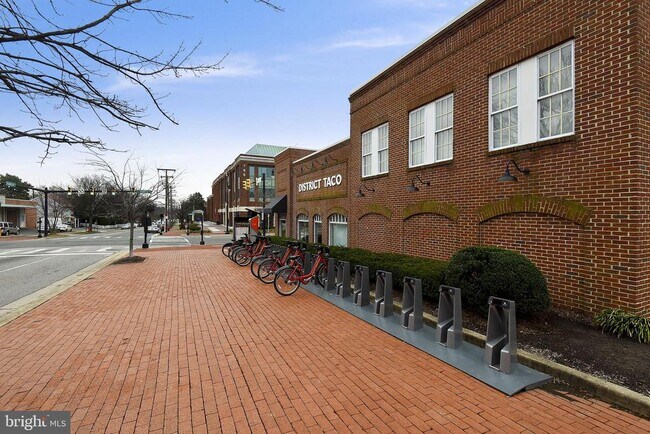 Building Photo - 2181 Jamieson Ave