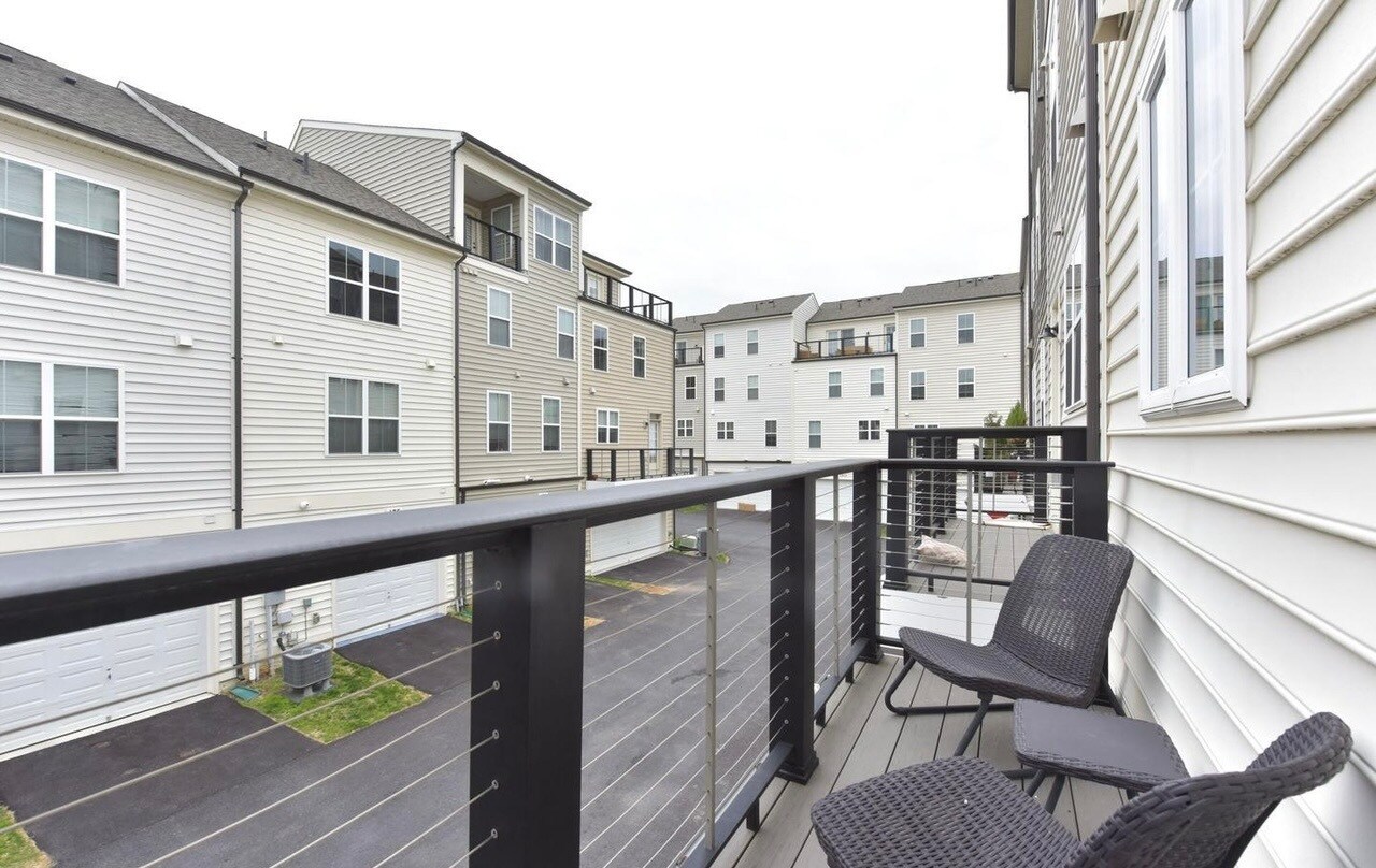 Building Photo - 12611 Macaulay St