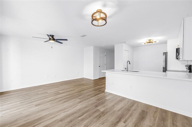 Building Photo - 8517 Edgewater Pl Blvd