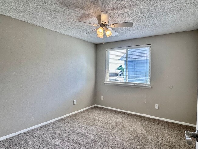 Building Photo - Conveniently Located Home in East Quincy H...