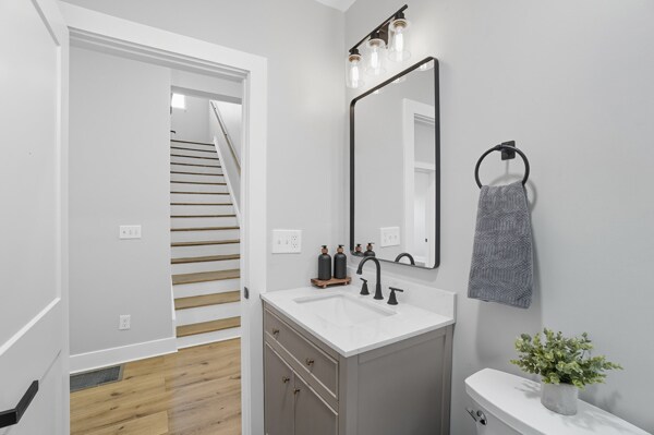 Building Photo - 571 Hale Ave