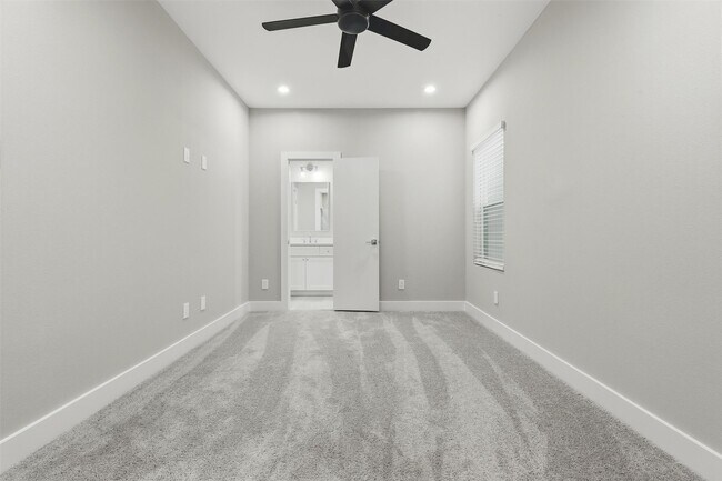 Building Photo - 11 Wellford St