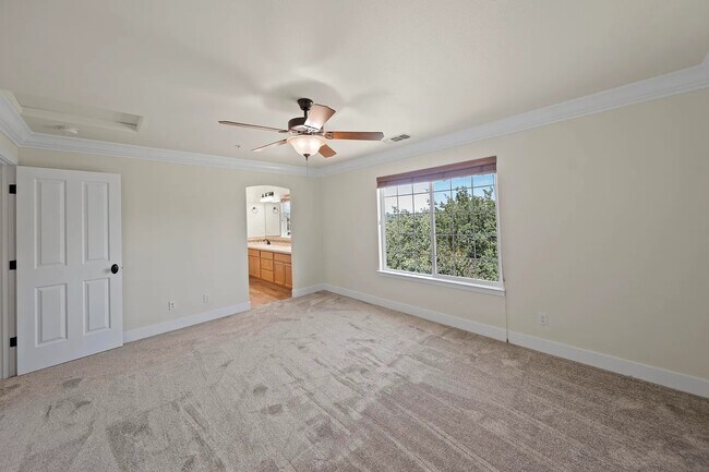 Building Photo - 5592 Diamond Ridge Dr