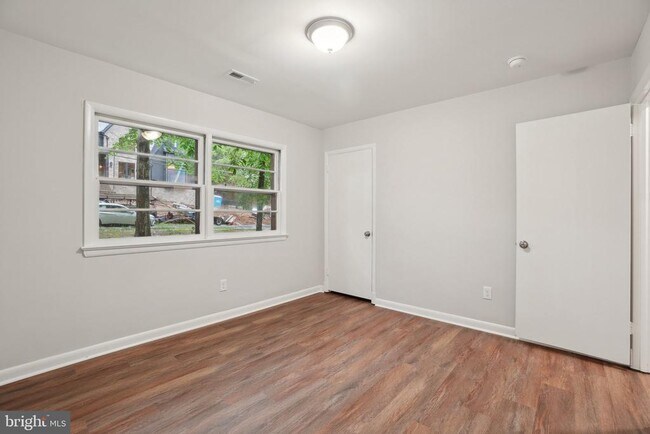 Building Photo - 1440 Woodacre Dr
