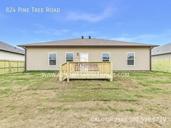 Building Photo - 824 Pine Tree Rd