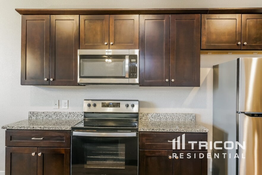 Building Photo - 10332 Ft Ewell Trl