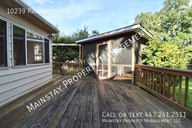 Building Photo - 10239 Parkwood Dr