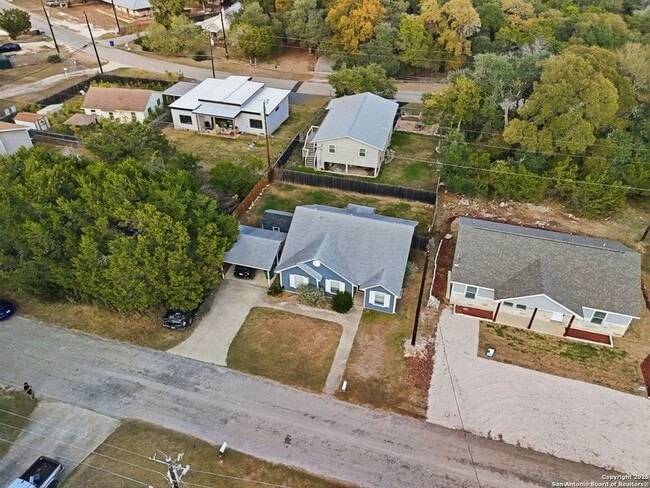 Building Photo - 1150 Green Hill Dr