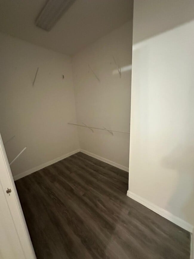 Building Photo - 275 Williamson Dr