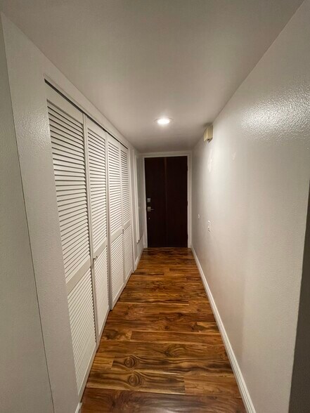 Building Photo - 305 Coral Reef Dr