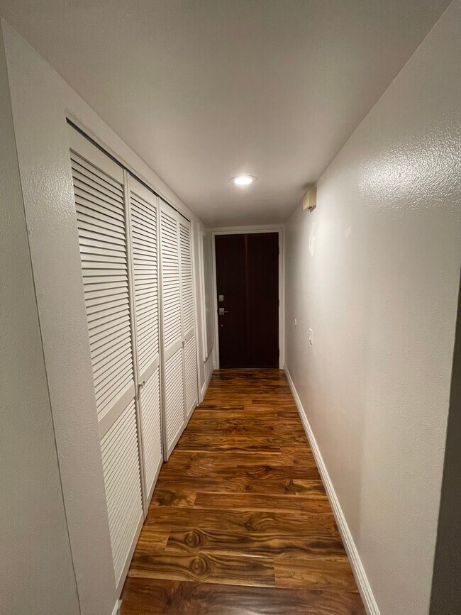 Building Photo - 305 Coral Reef Dr