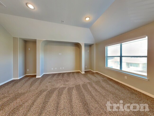 Building Photo - 2712 Columbus