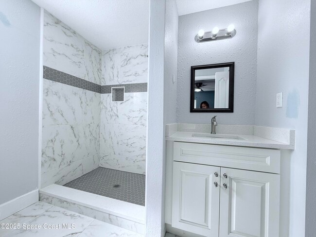 Building Photo - 2473 Largo Ave