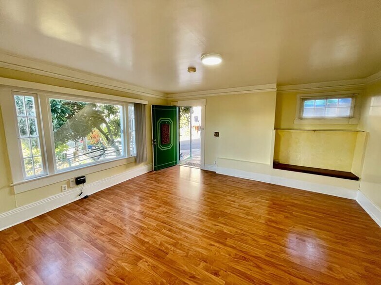 Building Photo - 475 Newton Ave