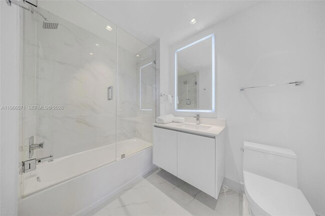 Building Photo - 700 NE 24th St