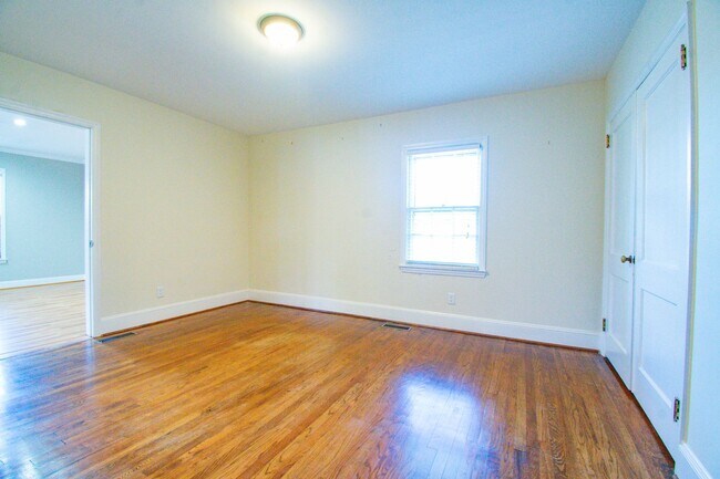 Building Photo - Available 3/27/26 - Charming Haymount 3 Bedroom 2 Bathroom Home- Pets Okay