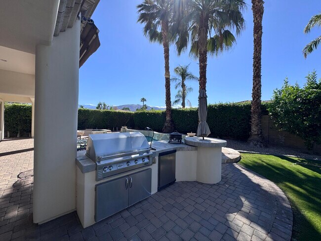 Building Photo - 102 Cll Los Hibiscos