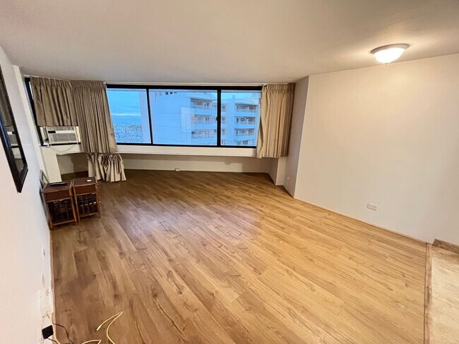Building Photo - (INCLUDING UTILITIES, A/C & INTERNET) Studio Unit with 1 parking available Waikiki Marina!!