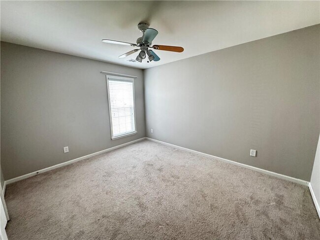 Building Photo - 2530 Vistoria Dr